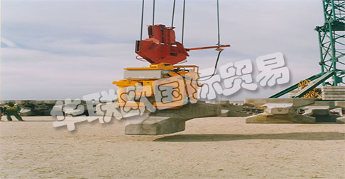 ACIMEX于1971年在法國創(chuàng)立，在鋼鐵和機(jī)械工業(yè)服務(wù)領(lǐng)域首次獲得法國在夾持和提升金屬板和鋼板領(lǐng)域的聲譽(yù)。該公司隨后擴(kuò)展了其在混凝土和管道領(lǐng)域的專業(yè)知識和技能。