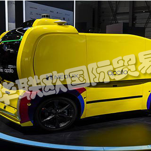 SmartFactoryJapan2019追加智能物流設(shè)備專區(qū)，擴(kuò)大工廠自動(dòng)化并吸引物流業(yè)。圖為發(fā)那科對(duì)外賓展示其物聯(lián)網(wǎng)體系技術(shù)